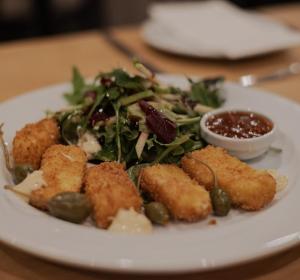Bay Plaza Hotel Restaurant and Bar 